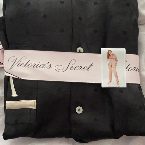 Brand new satin pajamas - Picture 2 of 3